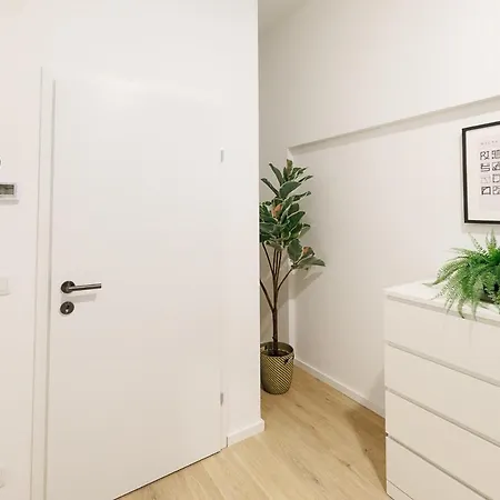 Central City Style Rooms By Home2-2